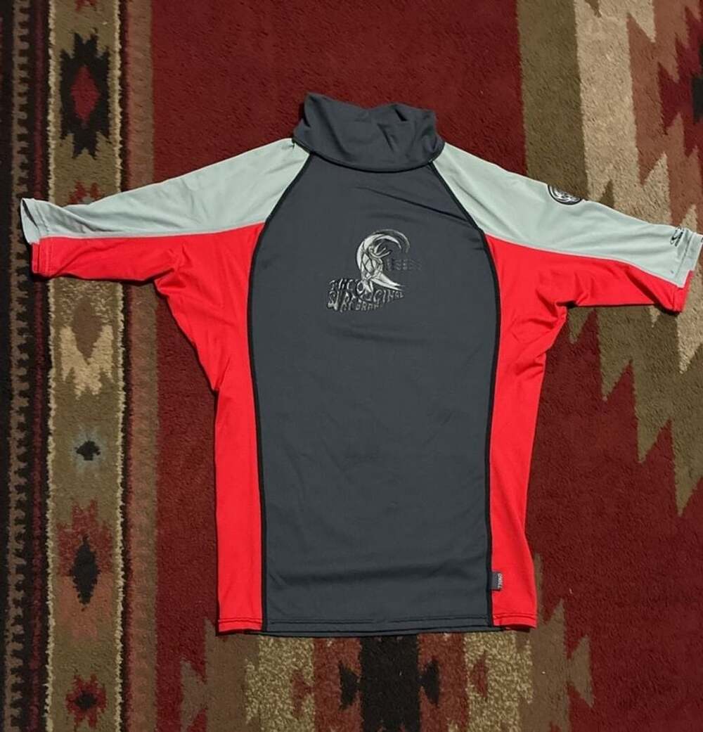 O'Neill Skins 50+ UV Block Rash Guard Size XL Gray Red Surf Shirt
